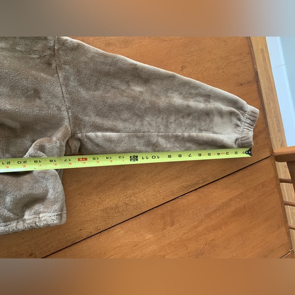 SOLD Cropped sherpa teddy bear hoodie with cinch waist - Picture 8 of 8